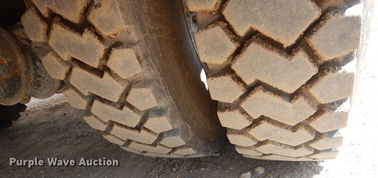 image for item FX9074 2011 Ford F750 Super Duty service truck with crane