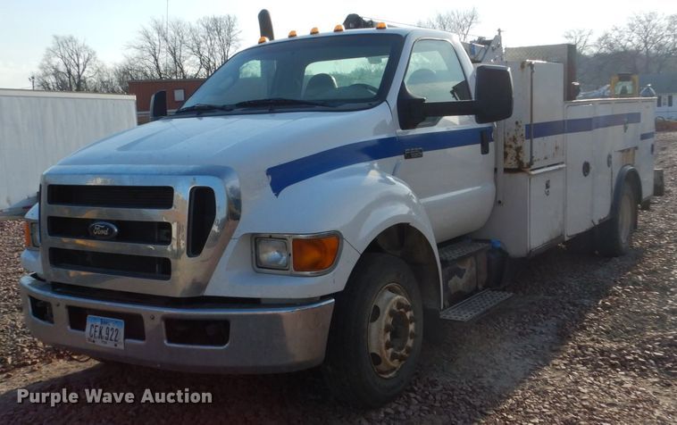 image for item FX9076 2013 Ford F650 Super Duty service truck with crane