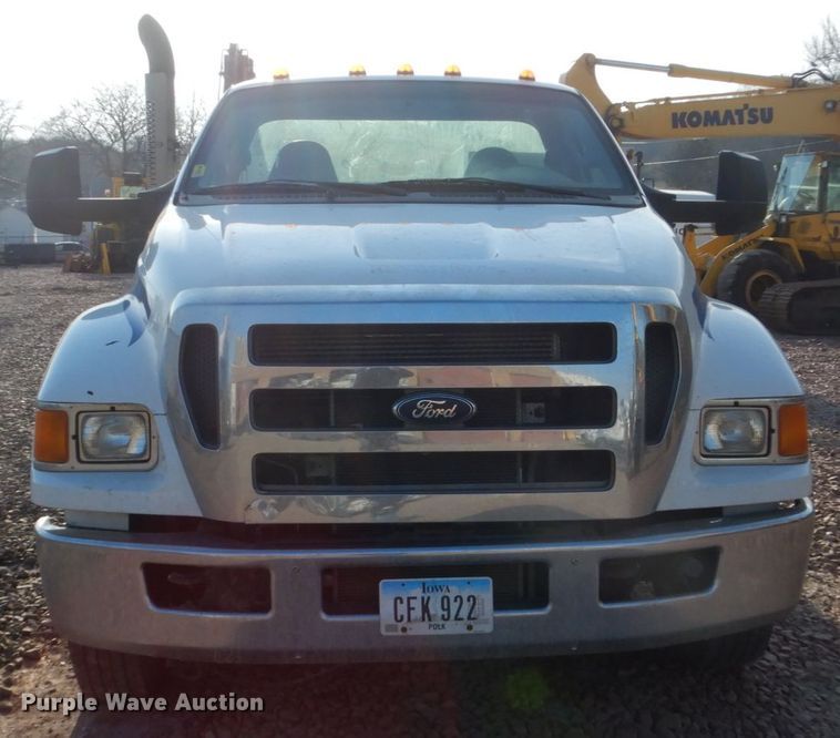 image for item FX9076 2013 Ford F650 Super Duty service truck with crane