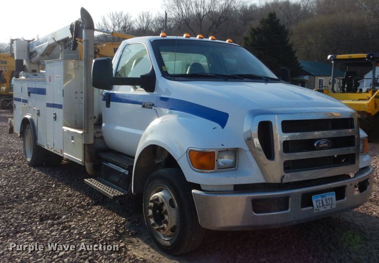 image for item FX9076 2013 Ford F650 Super Duty service truck with crane