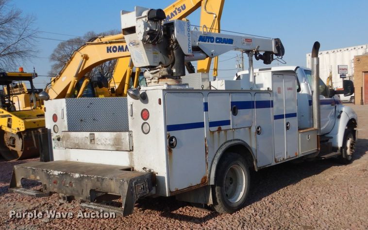 image for item FX9076 2013 Ford F650 Super Duty service truck with crane