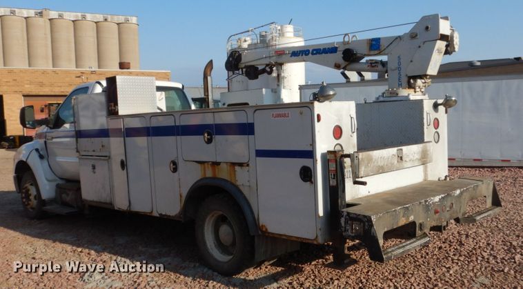 image for item FX9076 2013 Ford F650 Super Duty service truck with crane