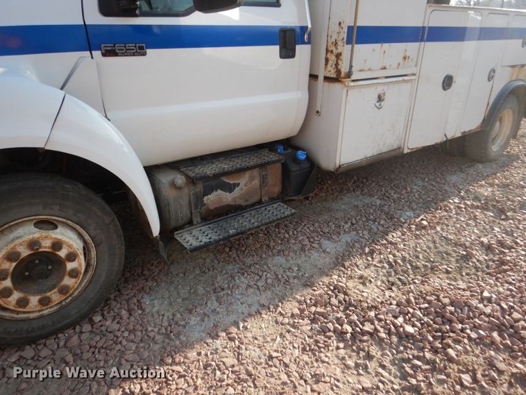 image for item FX9076 2013 Ford F650 Super Duty service truck with crane