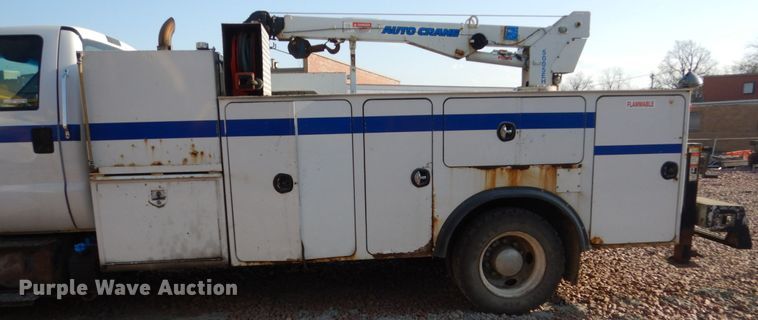 image for item FX9076 2013 Ford F650 Super Duty service truck with crane