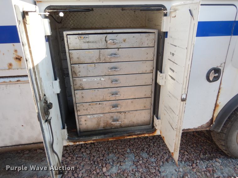 image for item FX9076 2013 Ford F650 Super Duty service truck with crane