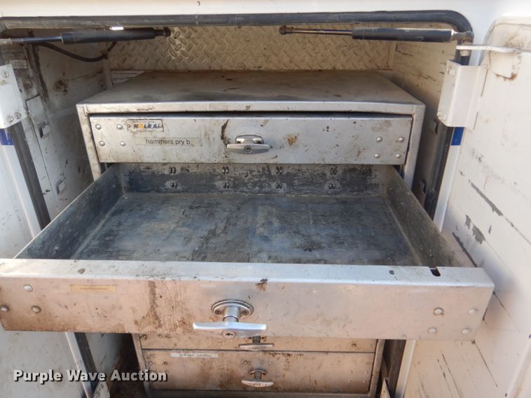 image for item FX9076 2013 Ford F650 Super Duty service truck with crane