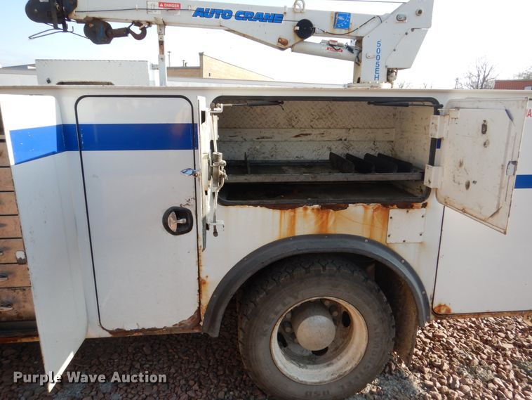 image for item FX9076 2013 Ford F650 Super Duty service truck with crane