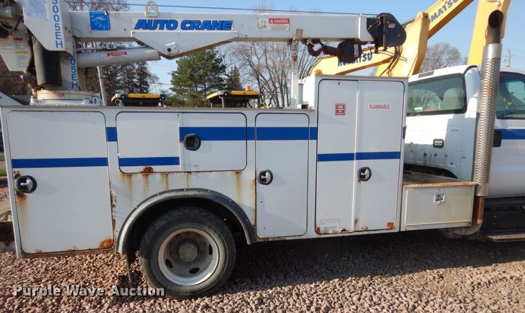 image for item FX9076 2013 Ford F650 Super Duty service truck with crane