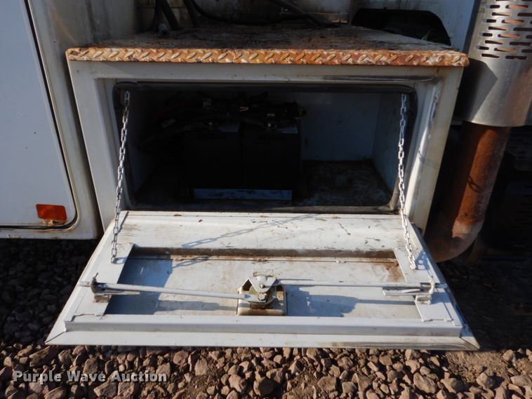 image for item FX9076 2013 Ford F650 Super Duty service truck with crane