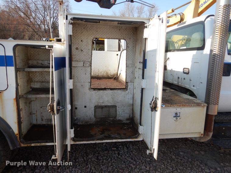 image for item FX9076 2013 Ford F650 Super Duty service truck with crane