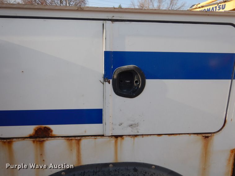 image for item FX9076 2013 Ford F650 Super Duty service truck with crane