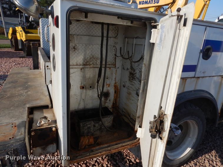 image for item FX9076 2013 Ford F650 Super Duty service truck with crane