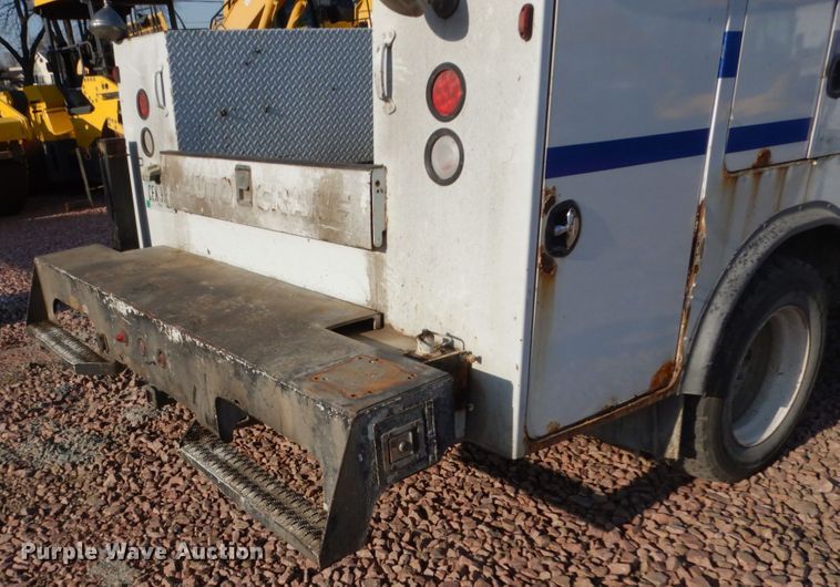 image for item FX9076 2013 Ford F650 Super Duty service truck with crane