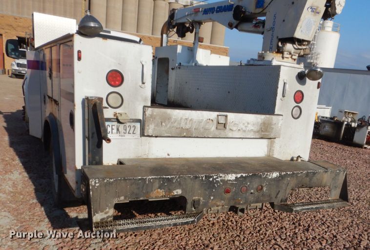 image for item FX9076 2013 Ford F650 Super Duty service truck with crane