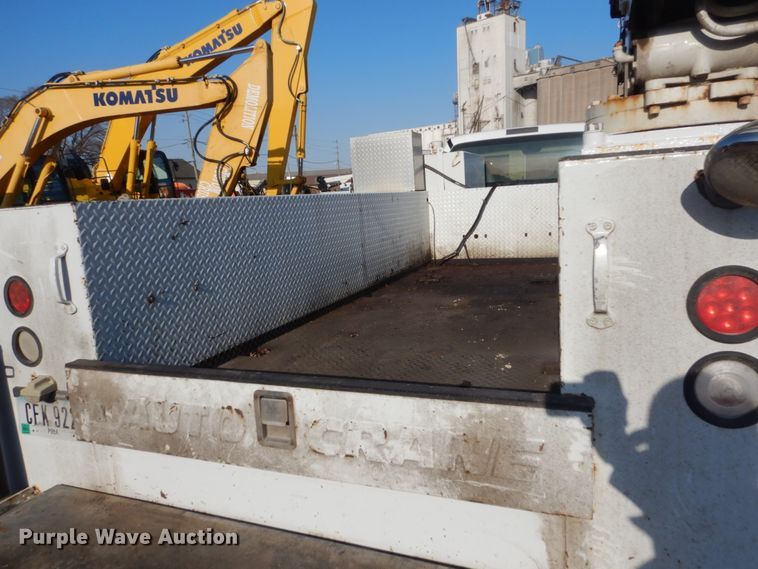 image for item FX9076 2013 Ford F650 Super Duty service truck with crane