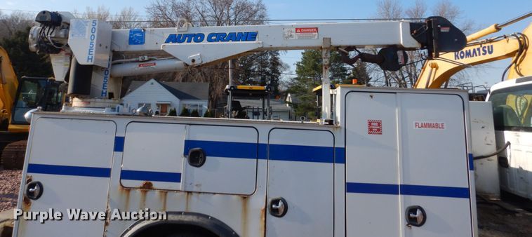 image for item FX9076 2013 Ford F650 Super Duty service truck with crane