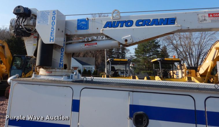 image for item FX9076 2013 Ford F650 Super Duty service truck with crane