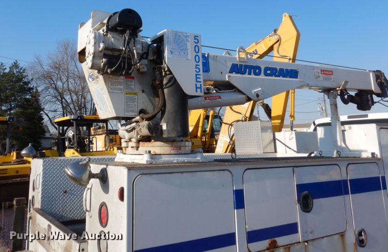 image for item FX9076 2013 Ford F650 Super Duty service truck with crane