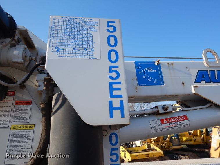 image for item FX9076 2013 Ford F650 Super Duty service truck with crane