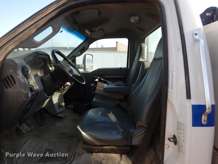 image for item FX9076 2013 Ford F650 Super Duty service truck with crane