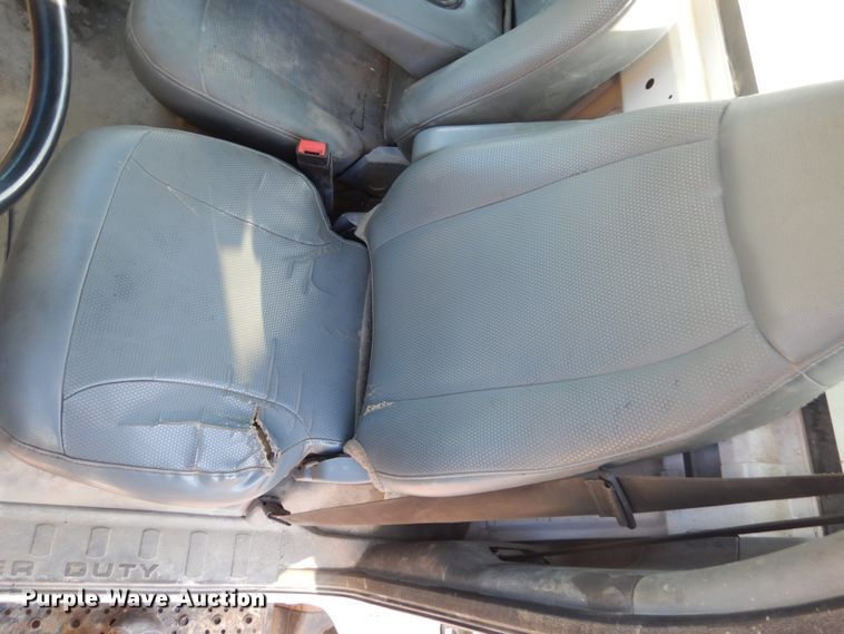 image for item FX9076 2013 Ford F650 Super Duty service truck with crane