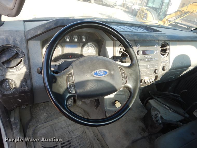 image for item FX9076 2013 Ford F650 Super Duty service truck with crane