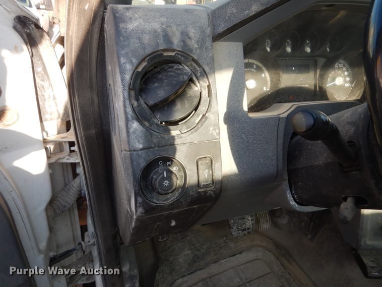 image for item FX9076 2013 Ford F650 Super Duty service truck with crane