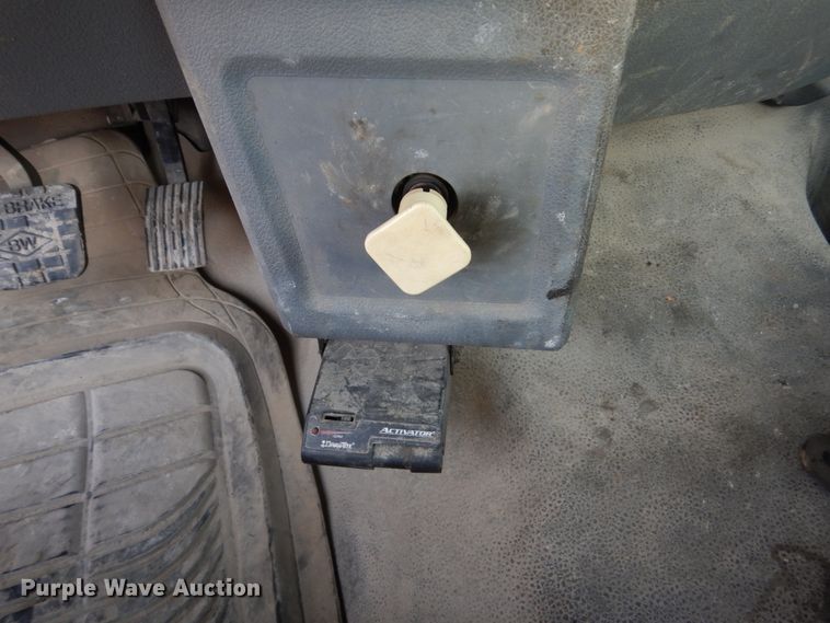 image for item FX9076 2013 Ford F650 Super Duty service truck with crane