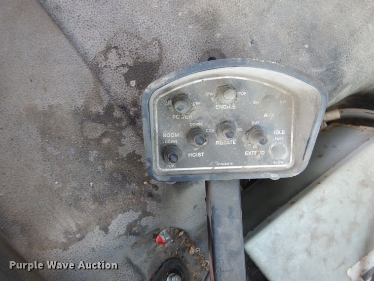 image for item FX9076 2013 Ford F650 Super Duty service truck with crane