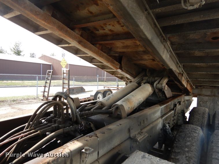 image for item GB9829 1991 GMC TopKick dump truck