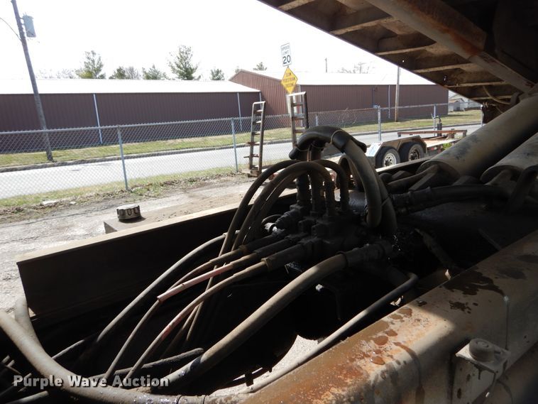 image for item GB9829 1991 GMC TopKick dump truck