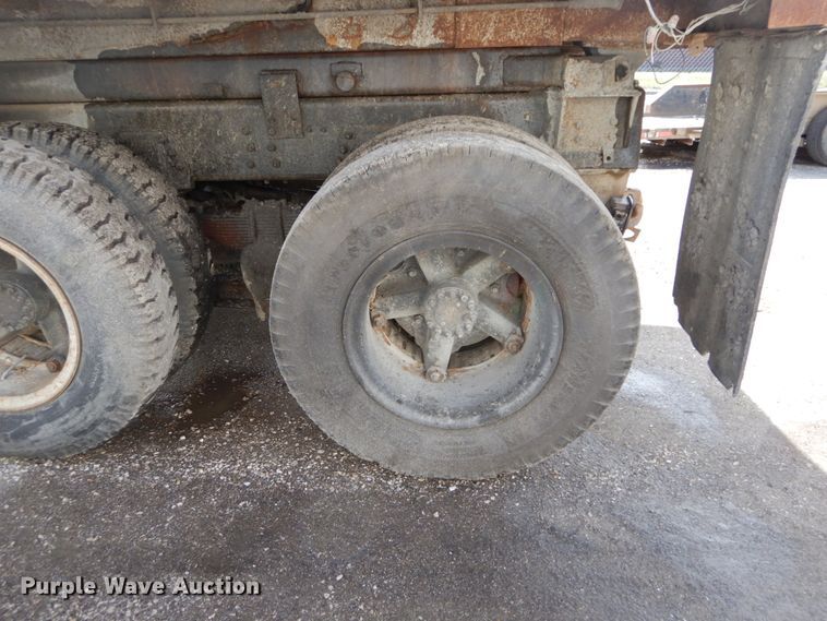 image for item GB9829 1991 GMC TopKick dump truck