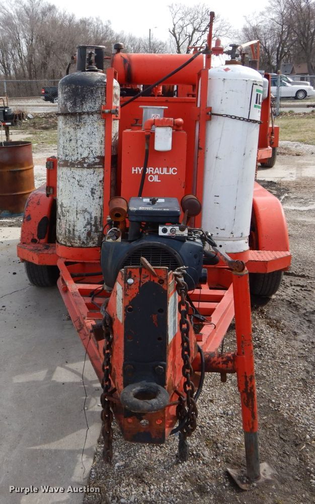 image for item GB9832 1995 Crafco EZ Pour 200 melter/applicator