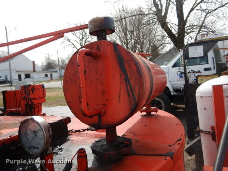 image for item GB9832 1995 Crafco EZ Pour 200 melter/applicator