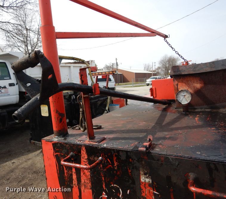 image for item GB9832 1995 Crafco EZ Pour 200 melter/applicator