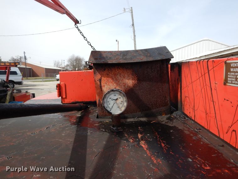 image for item GB9832 1995 Crafco EZ Pour 200 melter/applicator