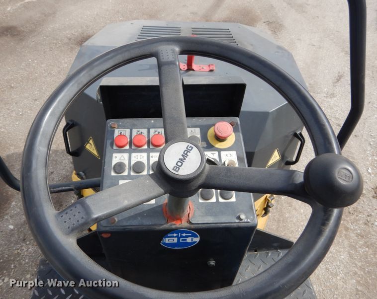 image for item GB9835 2004 Bomag BW100AD-3 double drum roller