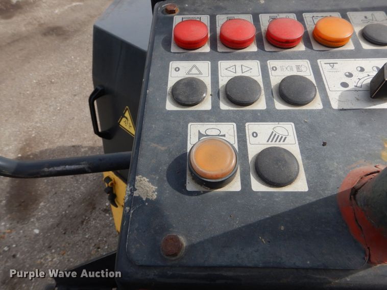 image for item GB9835 2004 Bomag BW100AD-3 double drum roller