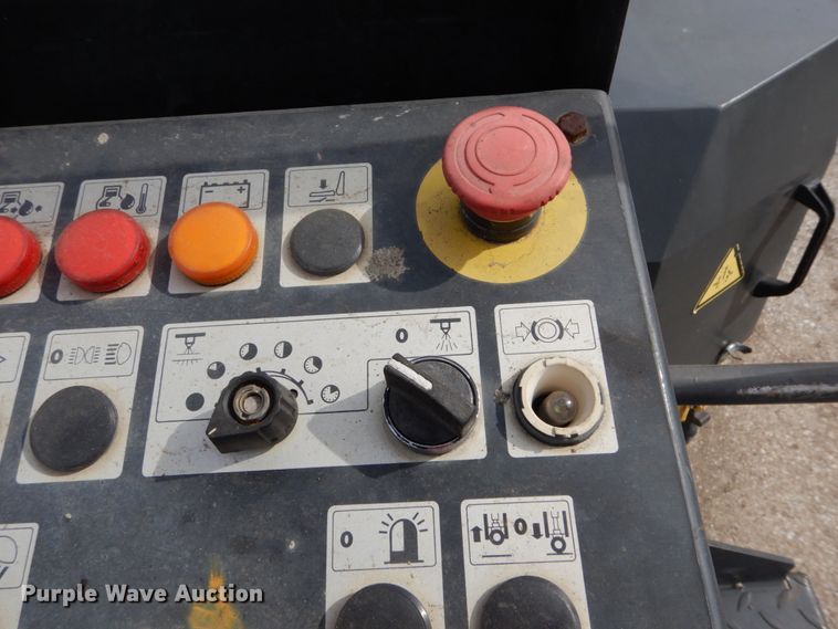 image for item GB9835 2004 Bomag BW100AD-3 double drum roller