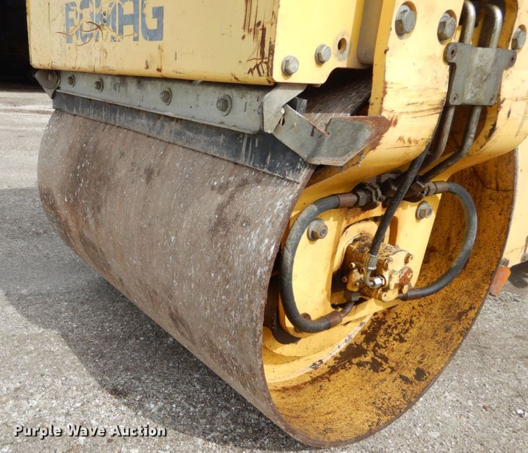 image for item GB9835 2004 Bomag BW100AD-3 double drum roller