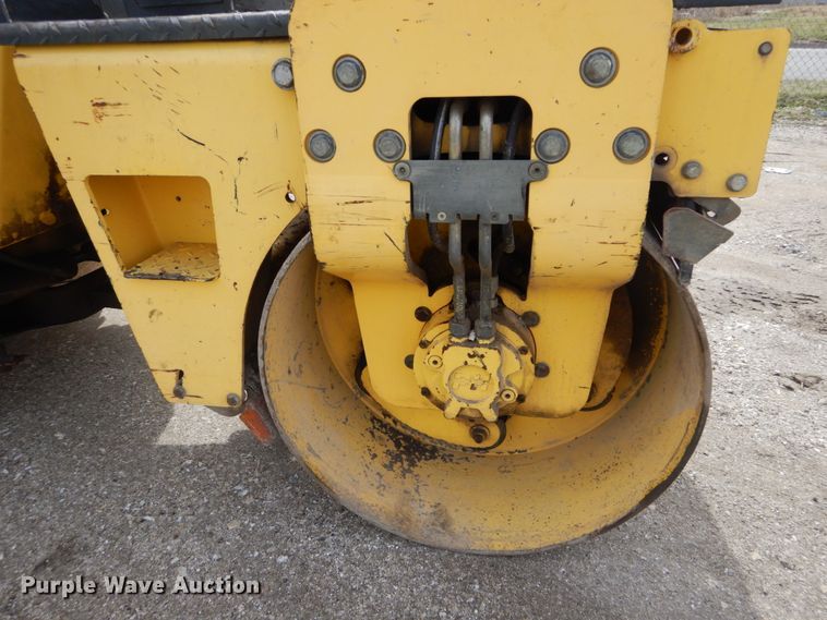 image for item GB9835 2004 Bomag BW100AD-3 double drum roller