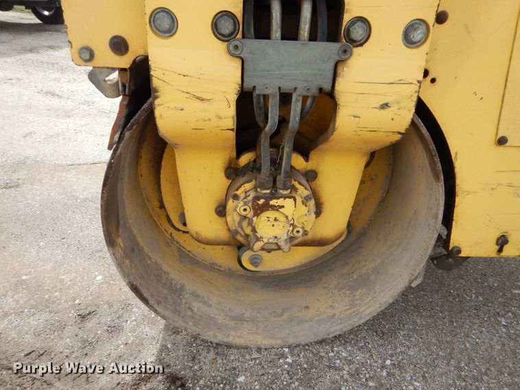 image for item GB9835 2004 Bomag BW100AD-3 double drum roller