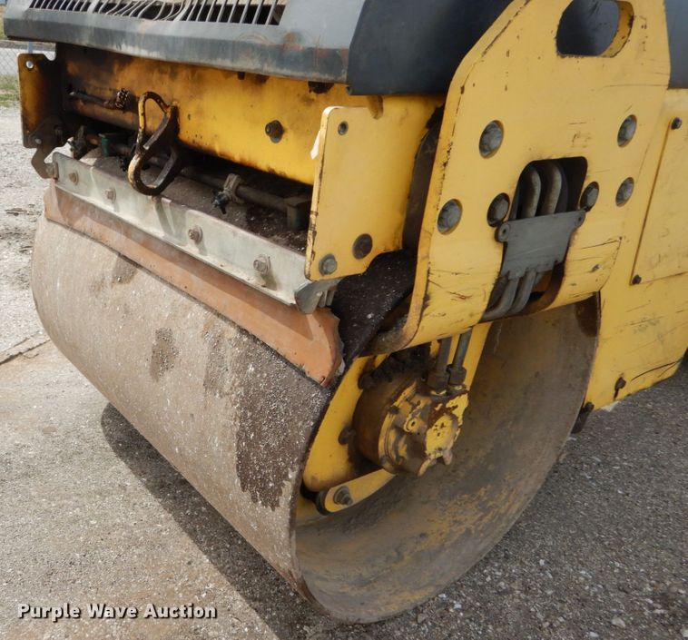 image for item GB9835 2004 Bomag BW100AD-3 double drum roller