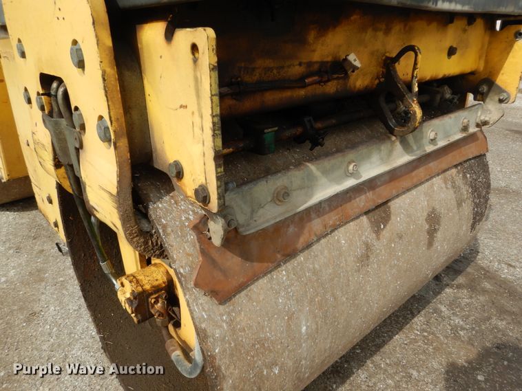 image for item GB9835 2004 Bomag BW100AD-3 double drum roller