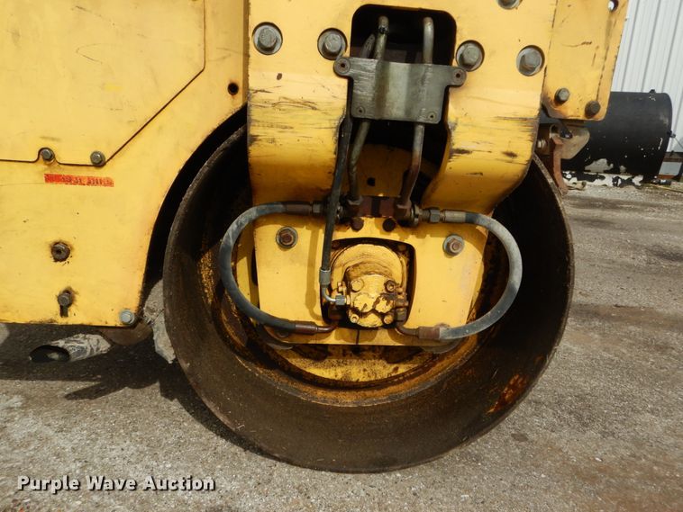 image for item GB9835 2004 Bomag BW100AD-3 double drum roller