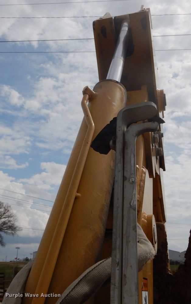 image for item GB9860 2001 Vermeer V5800 trencher