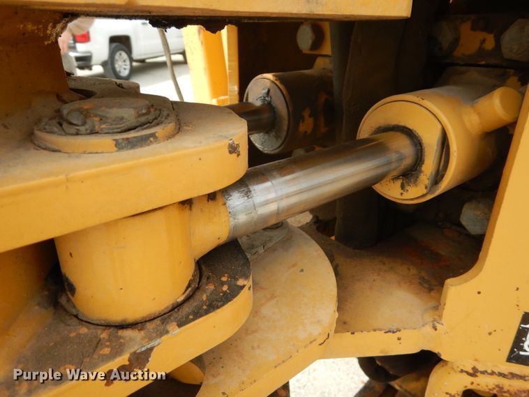 image for item GB9860 2001 Vermeer V5800 trencher