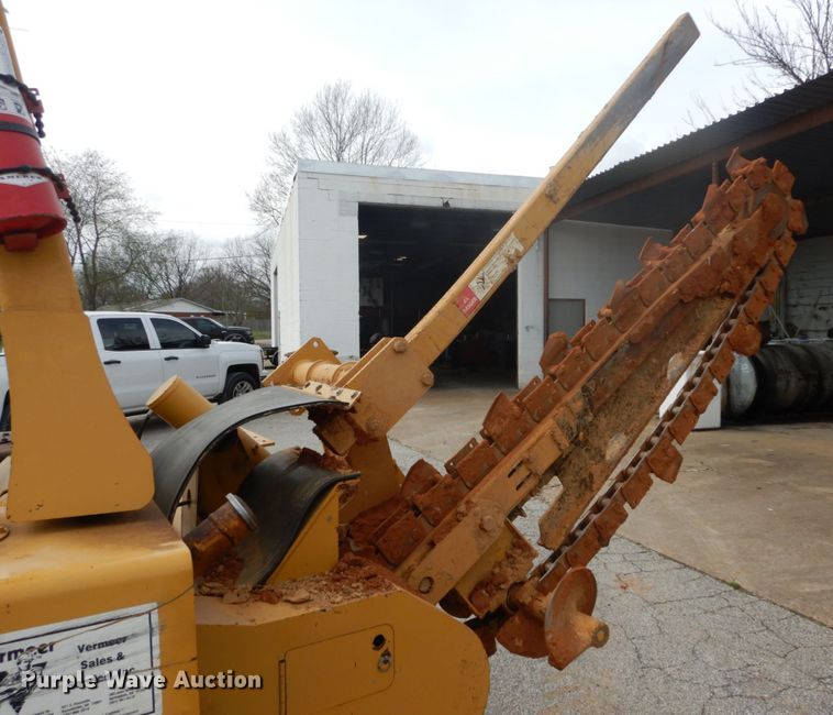 image for item GB9860 2001 Vermeer V5800 trencher