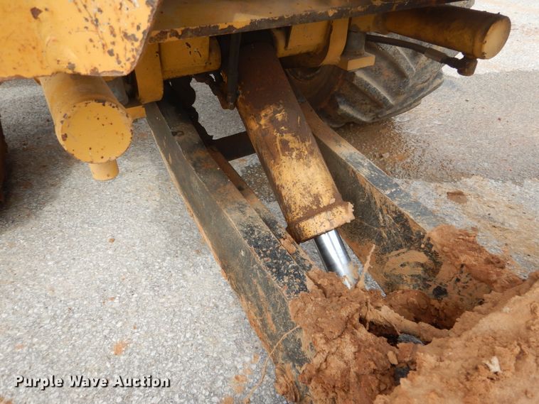 image for item GB9860 2001 Vermeer V5800 trencher