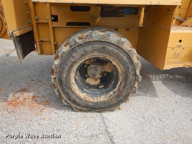 image for item GB9860 2001 Vermeer V5800 trencher